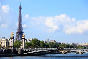 Cheap first class ticket to Paris