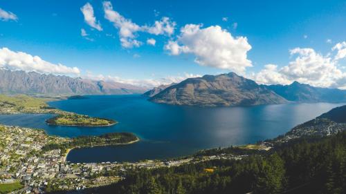 Cheap Business Class Flights to Queenstown (ZQN), New Zealand