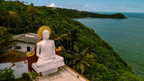 Cheap first class ticket to Sri Lanka